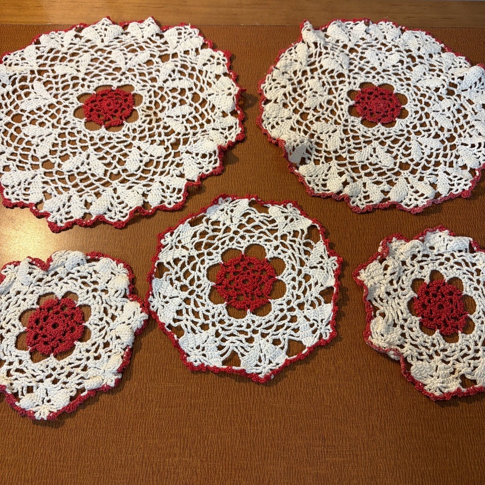 Vtg Lot Of 5 Crocheted Lace Doilies Red White Coordinating 12", 6", 7"